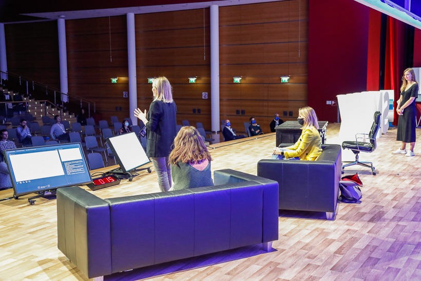 Nicole auf der SMX-Bühne
