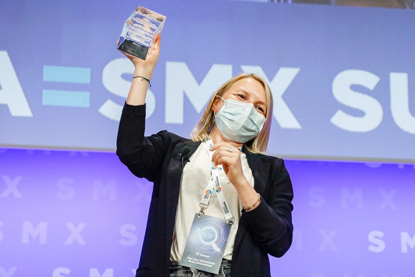 Nicole Treipl mit dem Award
