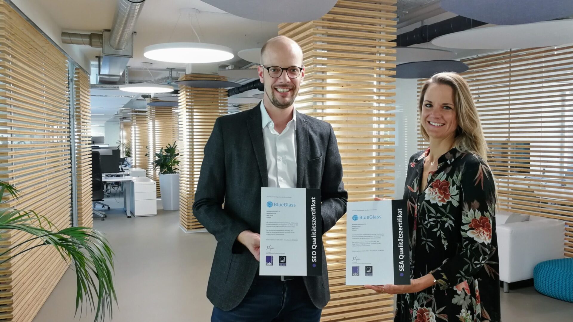 BlueGlass als erste Schweizer Agentur IAB-zertifiziert für SEO und SEA